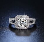 ADJUSTABLE CRYSTAL FEMALE RING