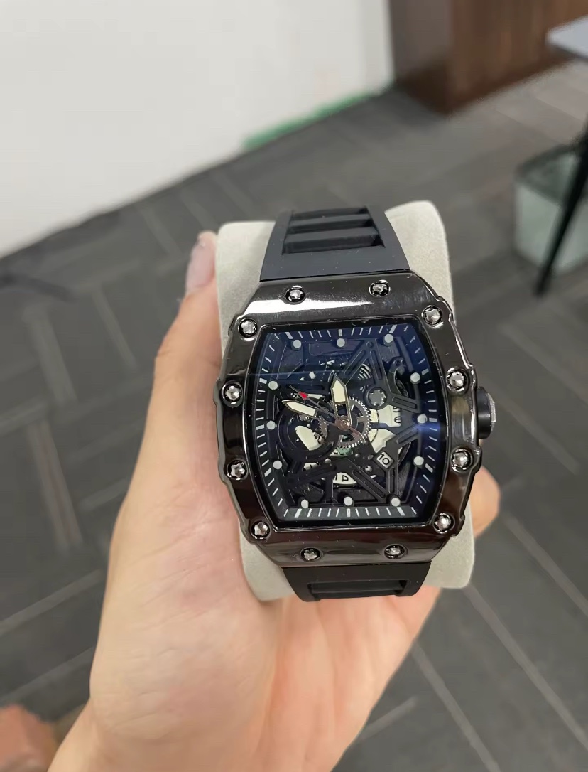 DOMINEERING WRISTWATCH