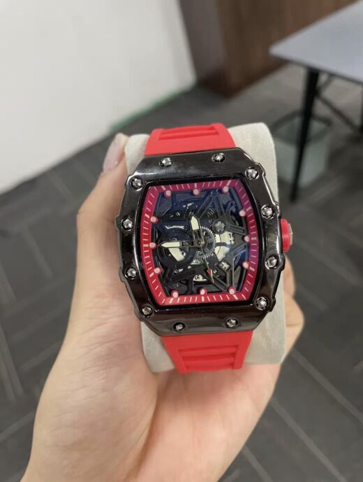 DOMINEERING WRISTWATCH