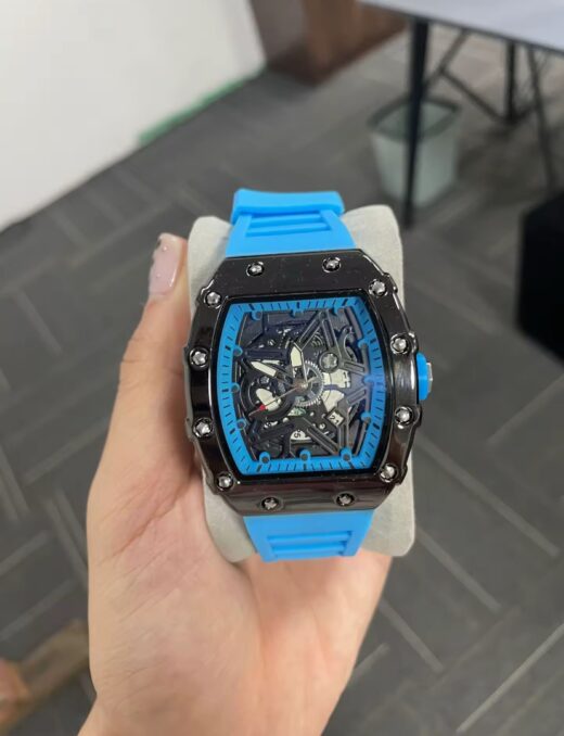 DOMINEERING WRISTWATCH