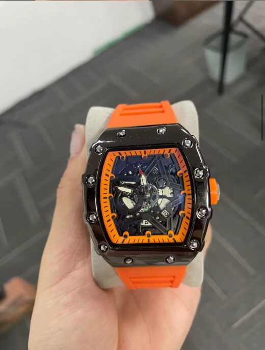 DOMINEERING WRISTWATCH