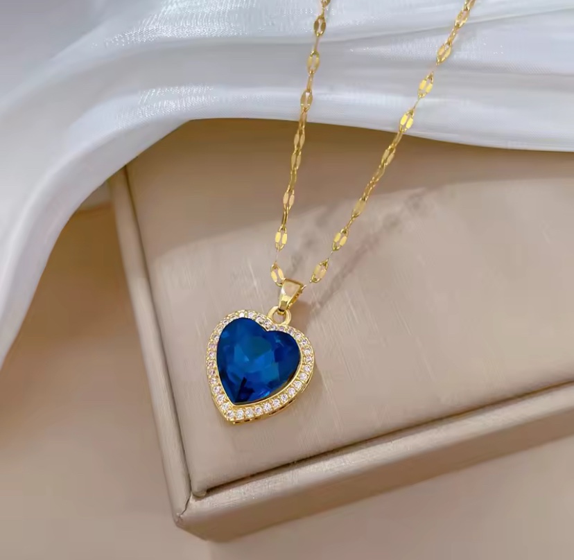 STEAL HEART NECKLACE