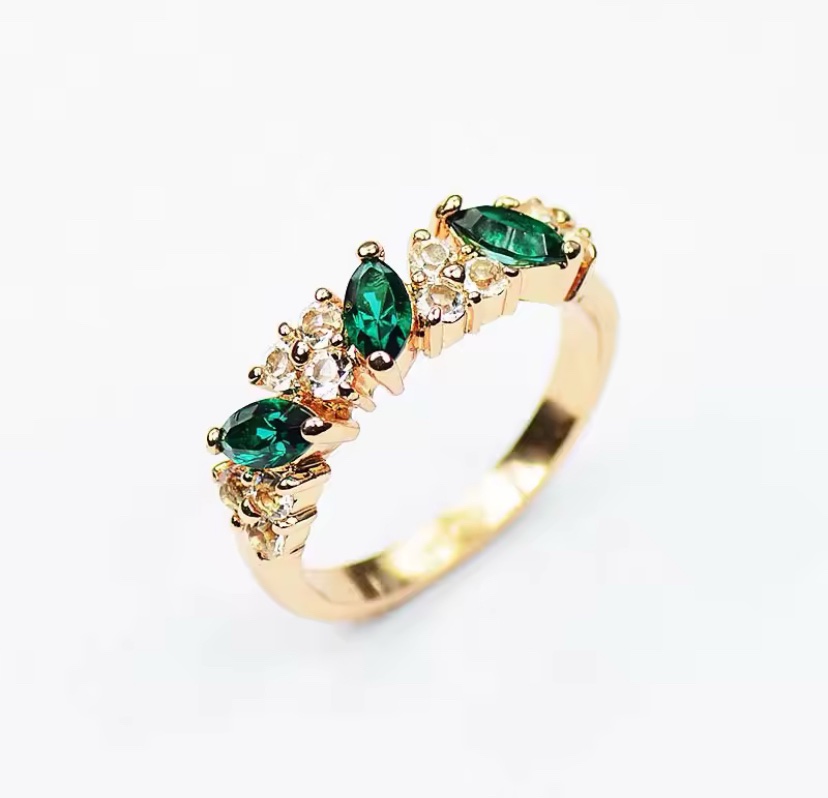 SHINY GREEN RING