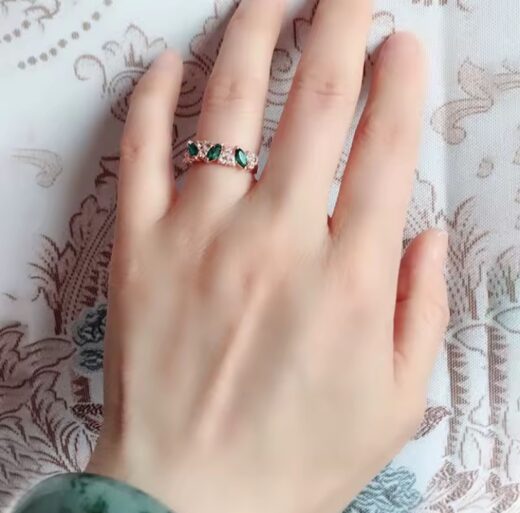 SHINY GREEN RING