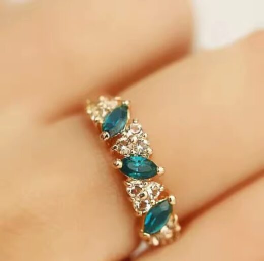 SHINY GREEN RING