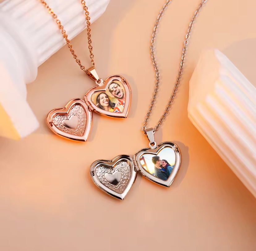 CUSTOMIZED NECKLACE WITH PHOTO